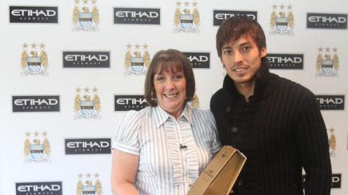 Congratulations to David Silva who landed the top Etihad player of the month award for the second successive month! 