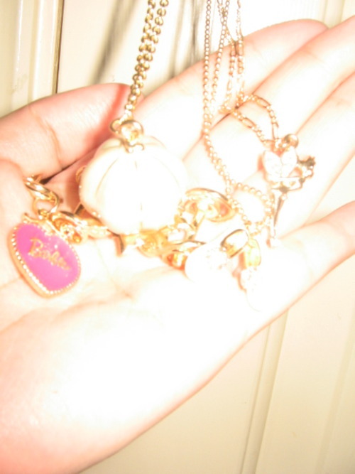 Bought these at Diva;
Barbie inspired bracelet, Cinderella’s carriage inspired necklace,Tinker Bell’s inspired necklace
They’re a bit childish, but I love them!