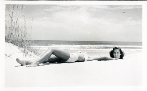 1949 “headless” woman at the beach
