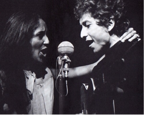 jessicaholmes: Bob Dylan and Joan Baez performing at the Newport Folk Festival, 1964 