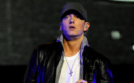 Levo cortes, sou ignorado, engulo grosserias, esqueço patadas e as pessoas ainda querem que eu seja sempre amigável. Eminem