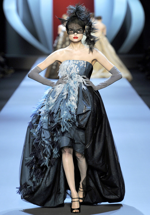 Vogue: Christian Dior Haute Couture, Spring 2011   photographer: Yannis Vlamos Magdalena Frackowiak
(click-through for zoom)