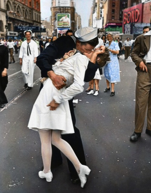 famous times square kiss. The Famous Times Square Kiss