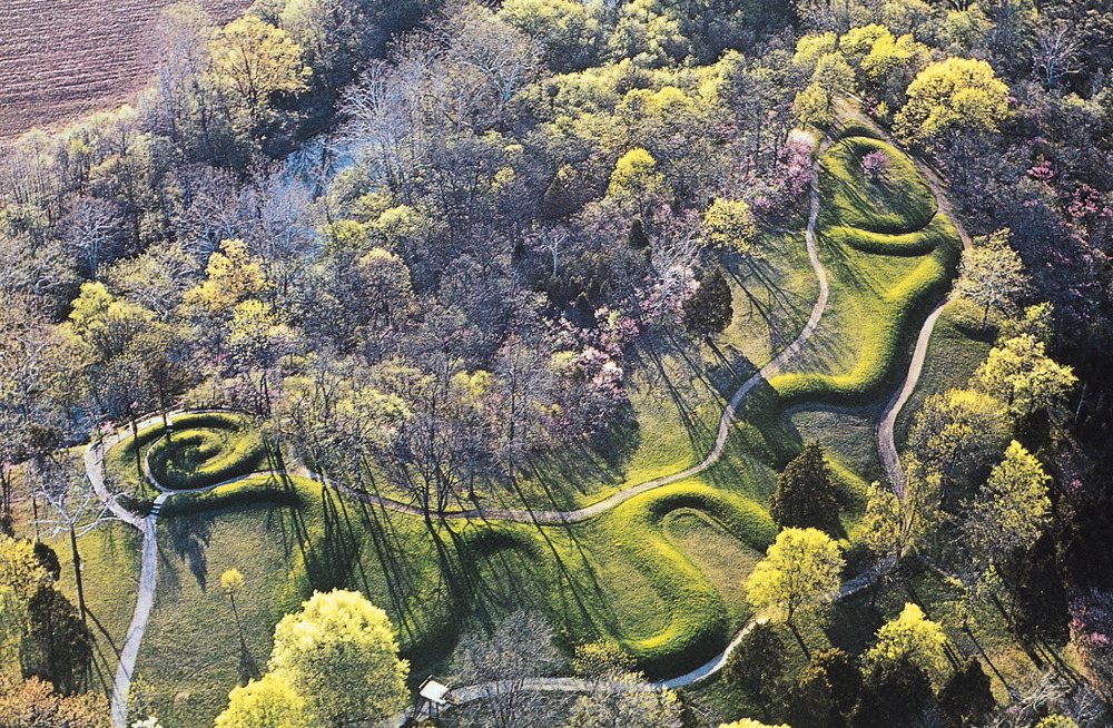 Great Serpent Mound - Mississippian Culture, Ohio, USA, c. 1070