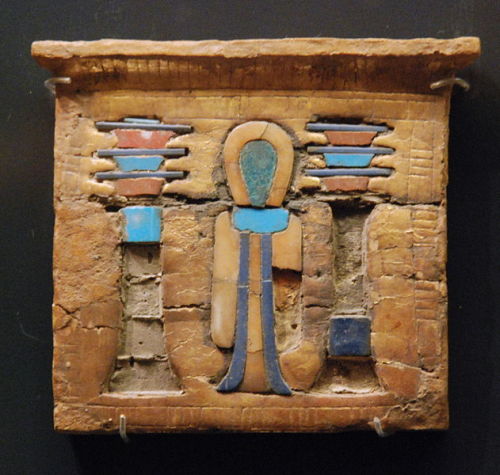 Glided and entrusted wooden pectoral; symbols of the god Osiris and goddess Isis; Ancient Egypt, about 1400 - 1100 BC.