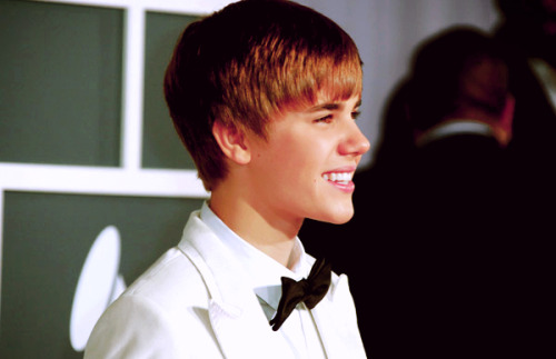 pictures of justin bieber new haircut 2011. justin bieber new haircut 2011