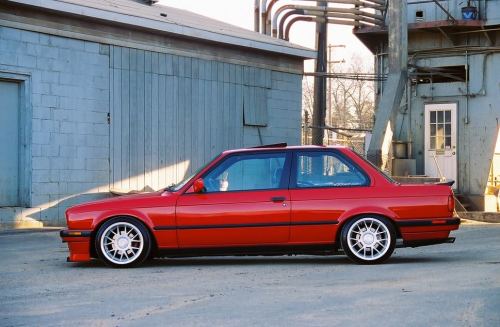 I have a huge soft spot for E30's and this one is splendid