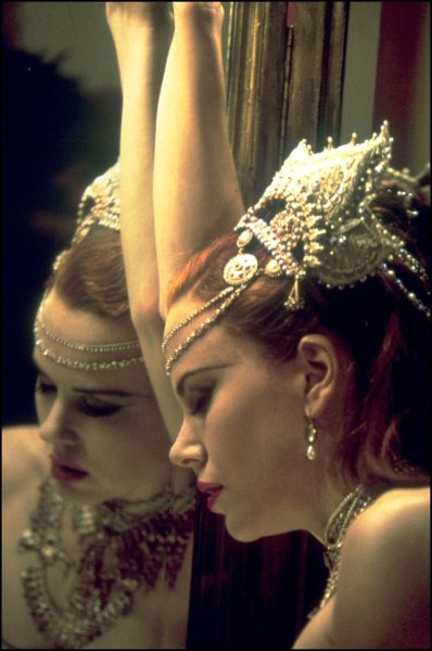 nicole kidman moulin rouge makeup. Nicole Kidman in Moulin Rouge