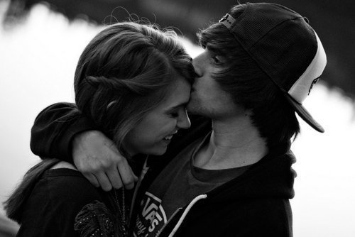Beijo na testa significa muito mais que amor, significa proteção, afeto e é o gesto mais carinhoso do mundo .
