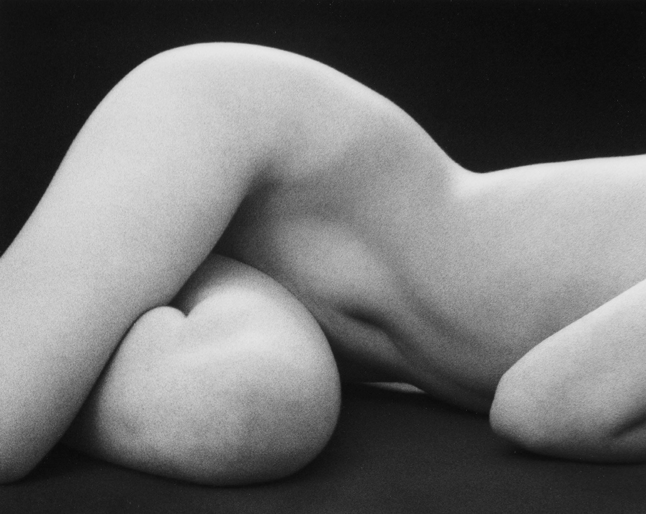 Hips Horizontal
photo by Ruth Bernhard, 1975
