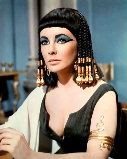 how to apply cleopatra makeup. apply a celebrity makeup,