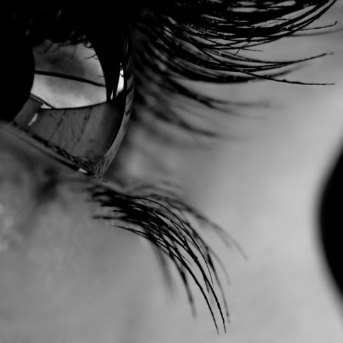 Olhos espelhados são aqueles que usam na disciplina da lágrima reter as dores do coração….SuzaneDurski