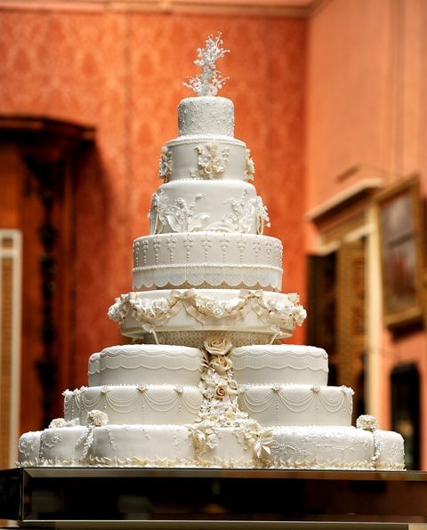 beautifulweddings:

The Royal Wedding Cake
