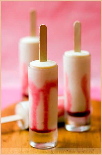 healthyblonde Greek yogurt ice cream popsJust add blended raspberries 