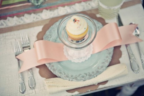  cupcake place cards decoration Wedding reception table setting 
