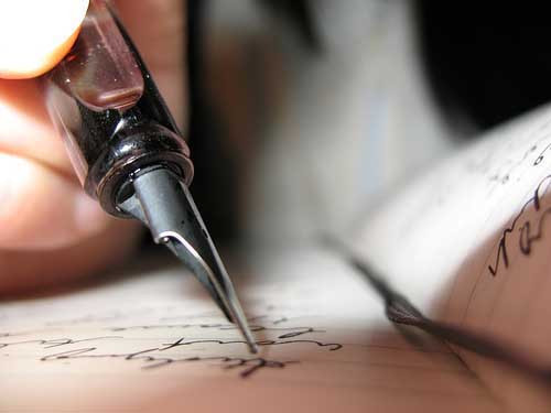 O ser humano tem a necessidade de escrever. É de sua própria natureza querer expressar os sentimentos.