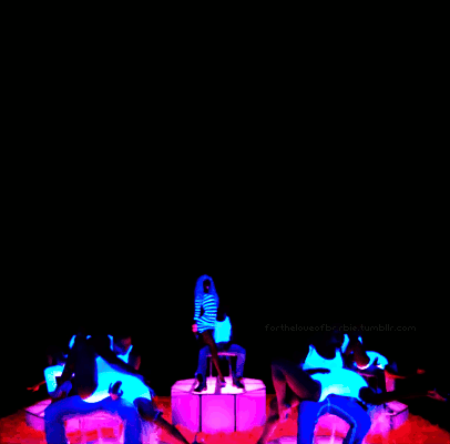 nicki minaj super bass video glow in the dark. Nicki Minaj