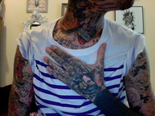 men with hand tattoos make me go really weak at the kneesits 2