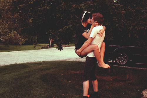 i wanna be held like this&lt;33.