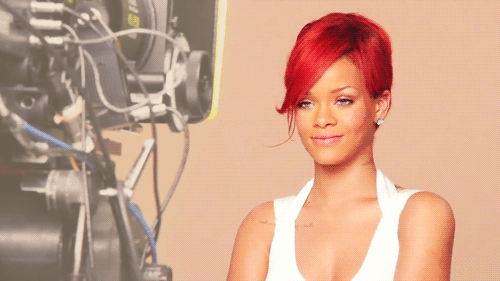 
As pessoas tem medo de se divertir por causa do que vão pensar sobre elas. Rihanna
