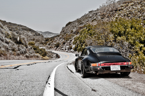 insidelinecom:

1985 Porsche 911: Driving The 911
