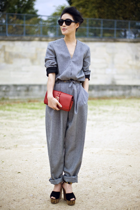 s-t-y-l-e-r:

Jumpsuit: Grey CHLOE  Jumpsuit. Bag: Red CHLOE Clutch
it just looks so comfy!
