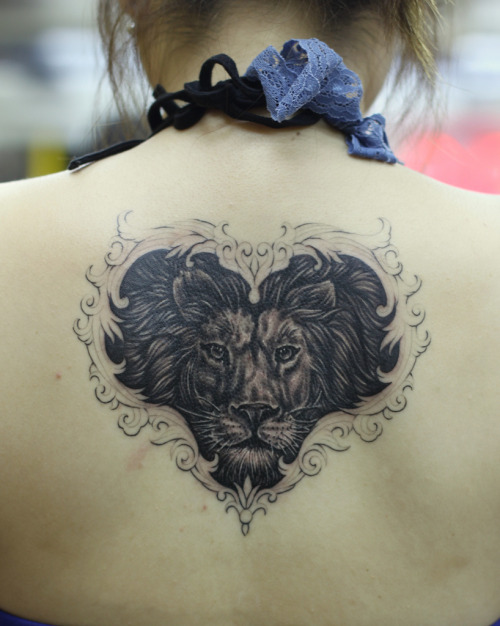  lion heart heart lion back amazing royal tattoo fierce