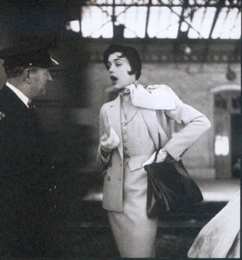 Model Betty wearing a Rossen suit, 1950.  Photo by Henry Clarke.