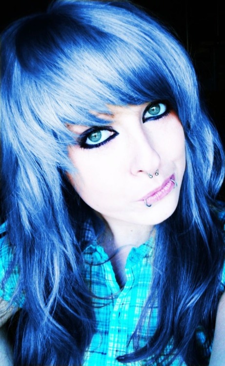 emo style hair girl. blue long emo scene hair style