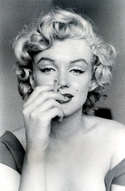 Tags Old Hollywood style smoking cigarettes Marilyn Monroe