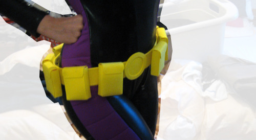 Batgirl WIP no. 4! I love my utility belt. &lt;3(It&#8217;s made from yellow crafting foam, letter clips, hook and eyes, thread and glue.)
For other WIP pictures see also: Wig Suit Gauntlets