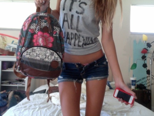 excitable:

new shirt I made &amp; new purse from longboard house :)
