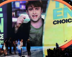 Choice+movie+liplock+emma+watson+and+daniel+radcliffe+harry+potter+and+the+deathly+hallows+part+1
