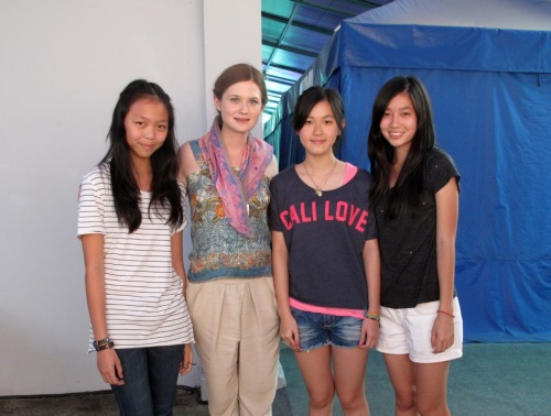 wearegoldennn Meeting Bonnie Wright today She wore the batik scarf we 