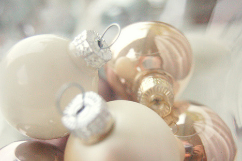 christmasobsessed:
christmaswhenever:
(by .Ira)