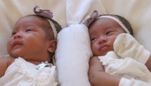 Gambar Anak Kembar Sazzy Falak, Iman Lilly dan Tiara Rose