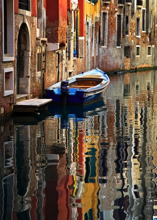 ysvoice:

| ♕ |  San Moise Canal, Venice  |  by Michael Rainwater
