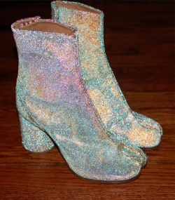 lacollectionneuse:

iridescent glitter tabi boots • martin margielaUS $1,199.00