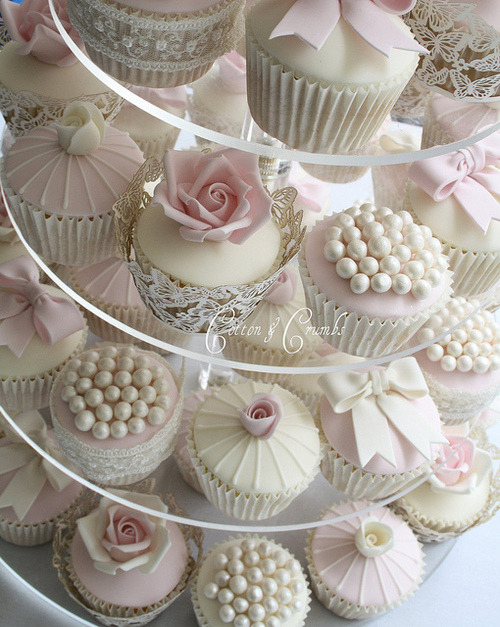 pink.  pearls.  
bows.  roses.  
lace.  frills.
dream cakes!