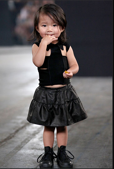 marrina:

Aila Wang, Alexander Wang’s niece is TOO CUTE.

every year i see another cute picture of his niece.