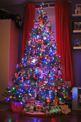 weheartchristmas:

A blue-ish Tree (by Spiritus Negator)
