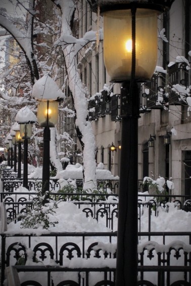 waterlilyjewels:

Snow in the West Village, New York City
(via Travel Dreams / Julie Rose Sews)
