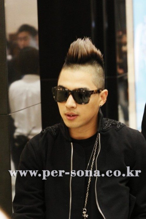Taeyang did something new with his hair 185 notes Wed September 21 2011