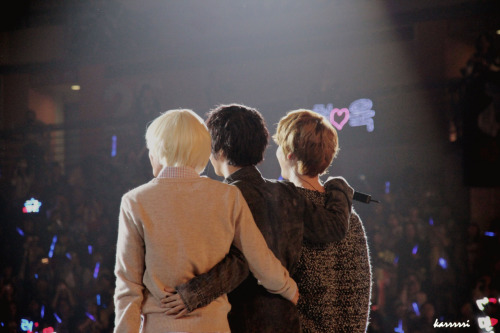 fyeahkimyewook:  I love how yewook put their hands on each other’ waists ;_;  credit&#160;: karrrri DO NOT EDIT THE PHOTO  
