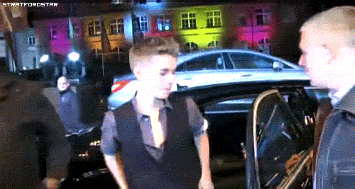bestofkidrauhl:

thats what I call normal kid. shooting his own door.
