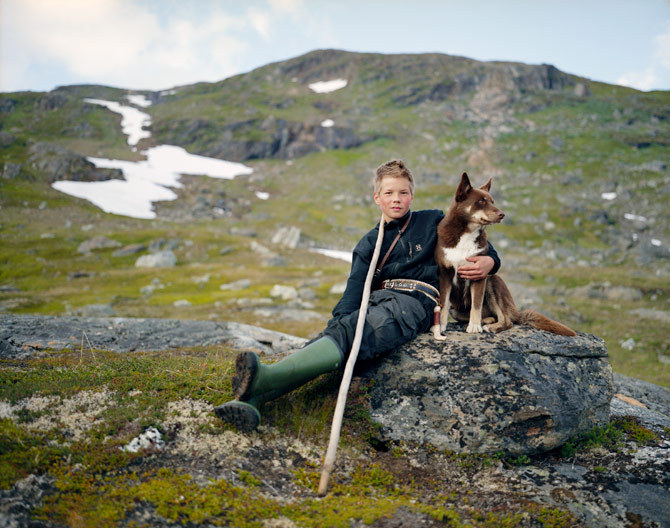 letsmovetothecountry:

The People Who Walk with ReindeerErika Larsen
“Johan Kuhmunen, with his dog Cammu, lives in Sweden, but the summertime  range for his family’s herd crosses into Norway. The Sami tradition of  learning from the elders is an important part of reindeer herding, and  knowledge is passed down from generation to generation and not learned  in books.”
