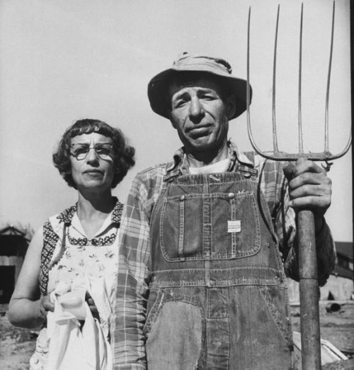 What is the painting of a farmer and his wife and a pitchfork?