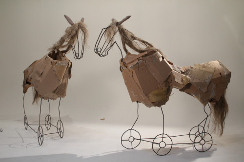 chevaux en fil de fer et carton, h:12Ocm, pour Bonpoint.crédit : zoé rumeau