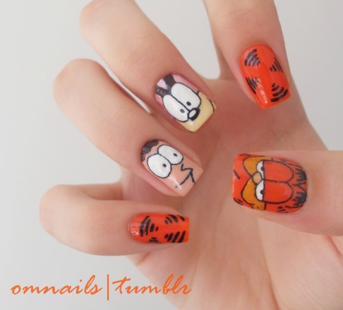 omnails:Garfield nail art | I love Garfield, I had an orange and fat cat just like him, and I also have a lot in common with Garfield: I love tv, food, and a couch… I’m a lazy person. I was looking to my nail art list for a quick and easy nail art considering the fact that I had not much time and I found Garfield there and now there it is! Hope you lazy nail art lovers like it too! xoxo