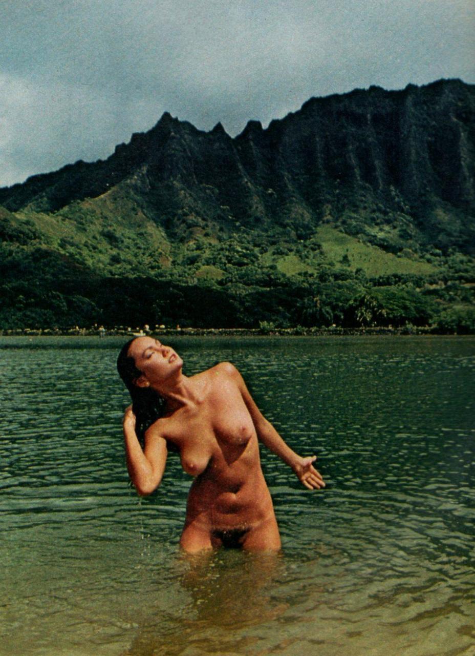 Naked Tahitian Babes